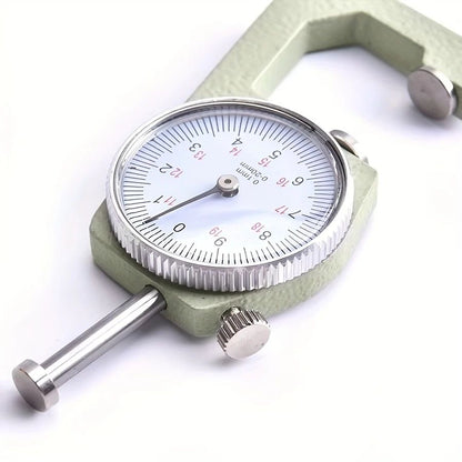 0.1mm accuracy dial gauge used for quality control in jewelry workshops