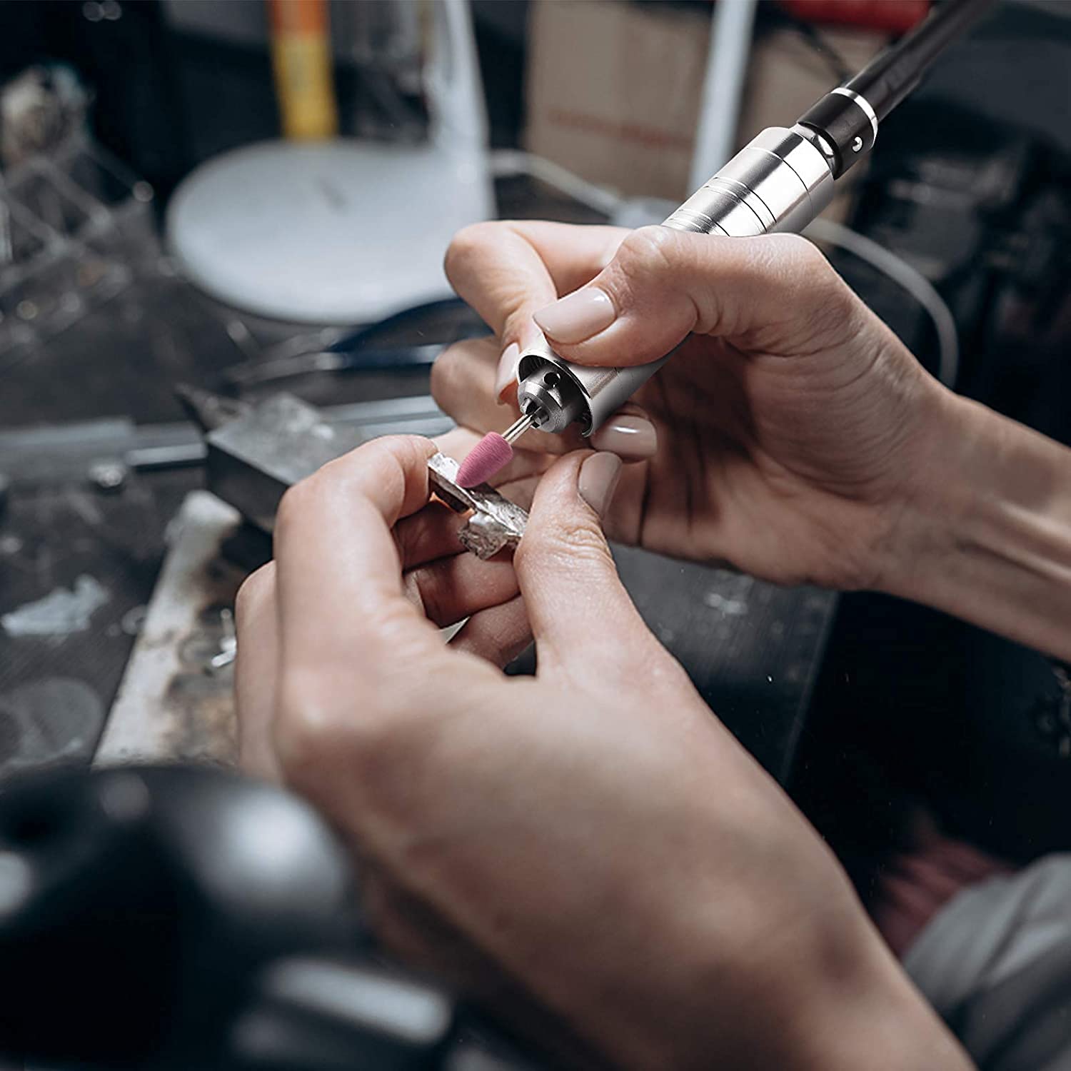 Jeweler using Jeweltech flexible shaft machine for polishing